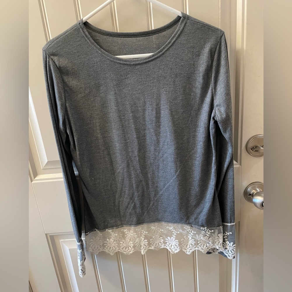 Gray Lace Hem Women's Top - Picture 1 of 2
